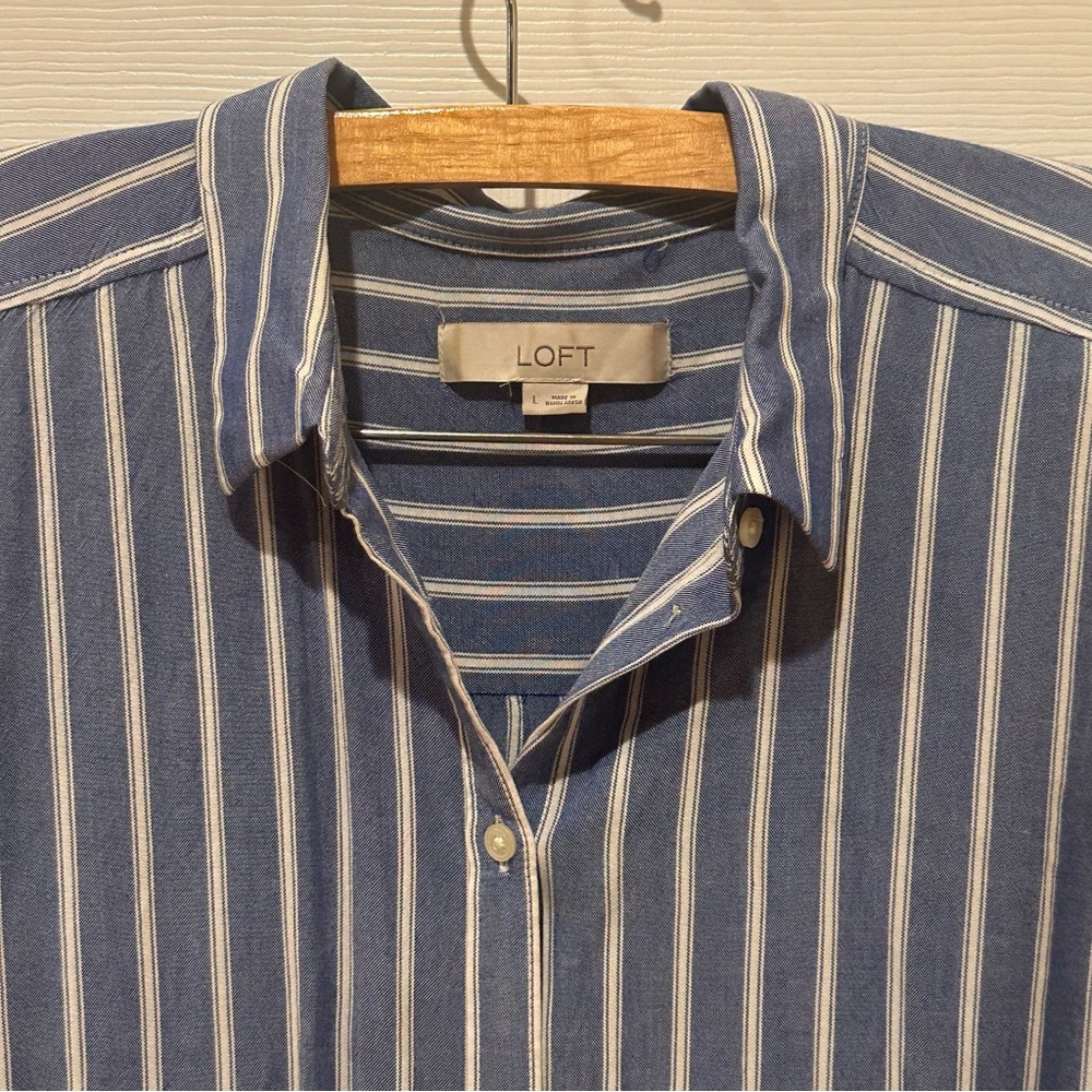 LOFT Blue Striped Women's Button Down Shirt, Size Large - Picture 4 of 7